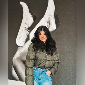 Green crop puffer NWT recommended sizing up 1 size